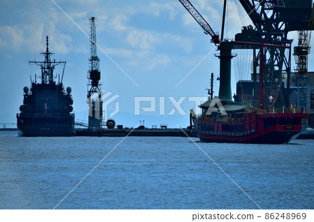 The Ocean Prince Ayake Maru and the Maritime Self-Defense Force "Chiyoda" (submarine rescue ship) Kobe Port The Ocean Prince Ayake Maru and the Maritime Self-Defense Force "Chiyoda" (submarine rescue ship) Kobe Port 86248969