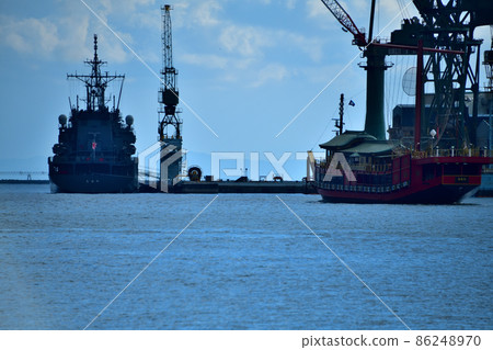 The Ocean Prince Ayake Maru and the Maritime Self-Defense Force "Chiyoda" (submarine rescue ship) Kobe Port The Ocean Prince Ayake Maru and the Maritime Self-Defense Force "Chiyoda" (submarine rescue ship) Kobe Port 86248970