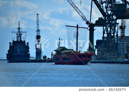 The Ocean Prince Ayake Maru and the Maritime Self-Defense Force "Chiyoda" (submarine rescue ship) Kobe Port The Ocean Prince Ayake Maru and the Maritime Self-Defense Force "Chiyoda" (submarine rescue ship) Kobe Port 86248975