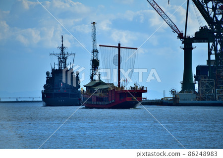 海洋王子綾克丸和海上自衛隊“千代田”(潛艇救援船)神戶港 海洋王子綾克丸和海上自衛隊“千代田”(潛艇救援船)神戶港 86248983