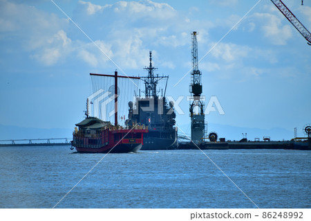 The Ocean Prince Ayake Maru and the Maritime Self-Defense Force "Chiyoda" (submarine rescue ship) Kobe Port The Ocean Prince Ayake Maru and the Maritime Self-Defense Force "Chiyoda" (submarine rescue ship) Kobe Port 86248992