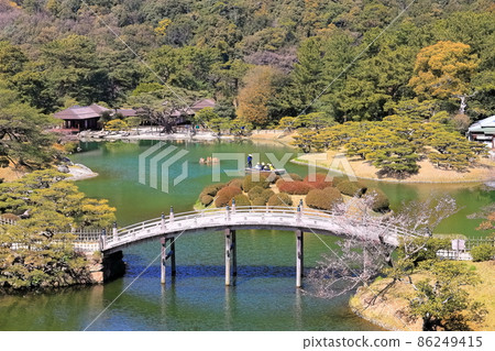 [香川縣]春天櫻花盛開的栗林庭園（特別名勝） 86249415