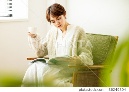 看書的女人 86249804
