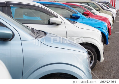 Car image Cars lined up at dealers Light cars Car image Cars lined up at dealers Light cars 86252164