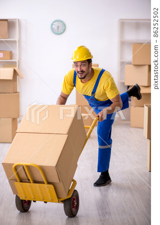 Young male contractor doing home relocation Young male contractor doing home relocation 86252502
