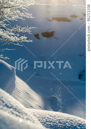 【鑽石塵】飄在雪地上的太陽柱 【鑽石塵】飄在雪地上的太陽柱 86253206