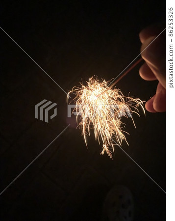 漫天飛舞的煙花 86253326