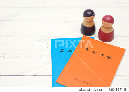 養老金形象 養老金筆記本和老夫妻 86253746