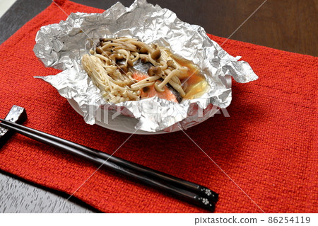 烤三文魚配箔 烤三文魚配箔 86254119