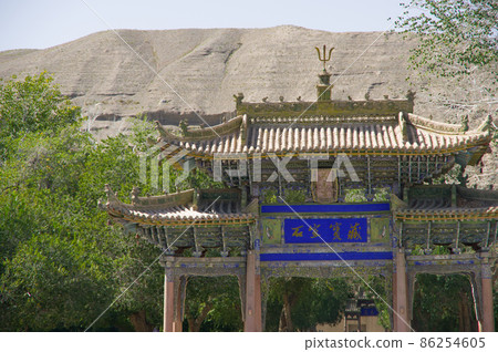 Paifang of "Ishimuro Hozo" listed in Dunhuang Mogao Caves 86254605