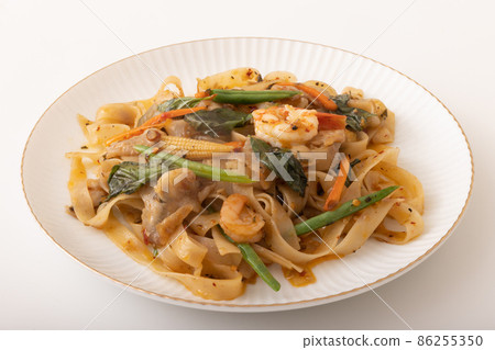 醉面（泰國菜：辣羅勒炒麵） 86255350