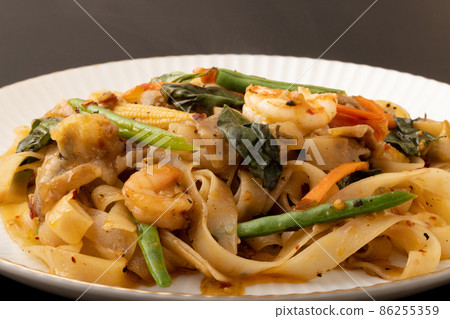 醉面（泰國菜：辣羅勒炒麵） 86255359