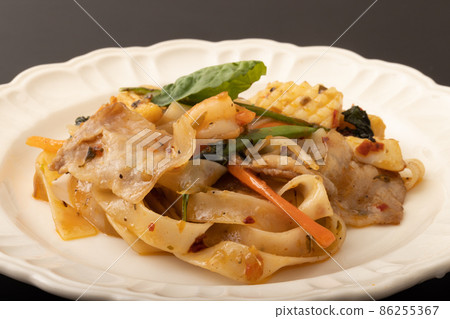 醉面（泰國菜：辣羅勒炒麵） 86255367