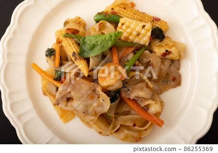 醉面(泰國菜:辣羅勒炒麵) 醉面(泰國菜:辣羅勒炒麵) 86255369