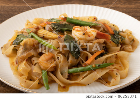 醉面（泰國菜：辣羅勒炒麵） 86255371