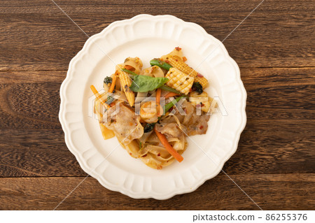 醉面（泰國菜：辣羅勒炒麵） 86255376