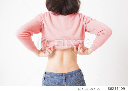 Slim middle-aged woman's waist 86255409