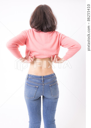 Slim middle-aged woman's waist 86255410
