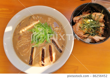 Boiled green onion ramen and char siu bowl (Aomori prefecture) Boiled green onion ramen and char siu bowl (Aomori prefecture) 86256452