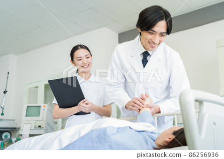 Hospital medical ICU doctor doctor nurse hospitalization 86256936