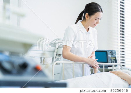 Hospital medical ICU doctor doctor nurse hospitalization 86256946