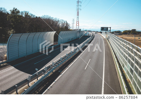 Highway with less traffic, Ken-O Expressway, Okegawa City, Kamihideya District 2022.01 b-2 Matte feeling and light tone 86257884
