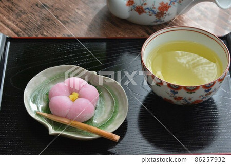 Japanese confectionery 86257932