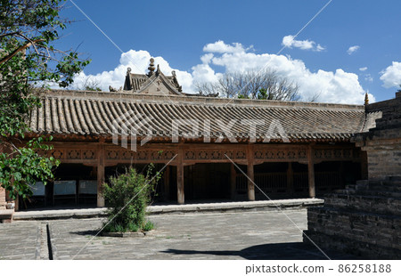 中國青海省海東市東走廊曲潭寺藏傳佛教寺院 中國青海省海東市東走廊曲潭寺藏傳佛教寺院 86258188