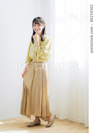 Female fashion whole body 86258562