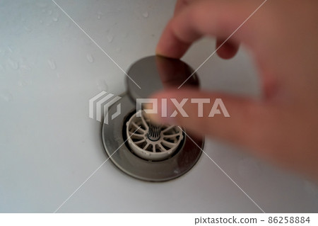 Dirty washbasin drain 86258884