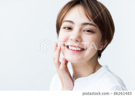 A young woman with a smile 86261483