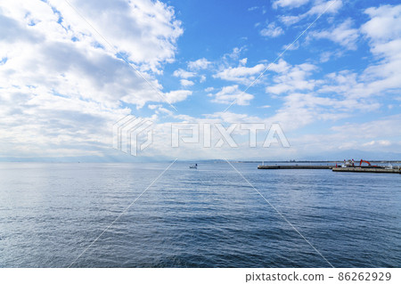 [Kanagawa Prefecture] The magnificent sky and sea seen from Enoshima 86262929