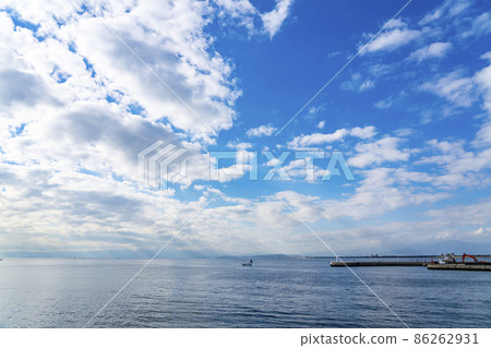 [神奈川縣]從江之島看到的壯麗的天空和大海 86262931