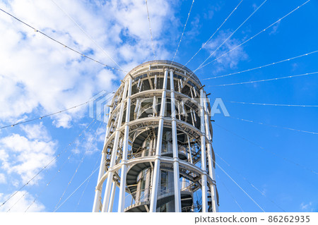 [Kanagawa Prefecture] Enoshima Sea Candle towering against the blue sky 86262935