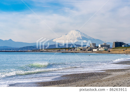 Chigasaki coast Mt. Fuji winter 86263911