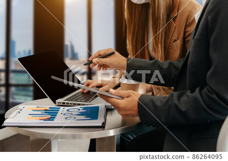 Brainstorming process at sunny office.Young coworkers work together modern office.Business team meeting,work process. Brainstorming process at sunny office.Young coworkers work together modern office.Business team meeting,work process. 86264095