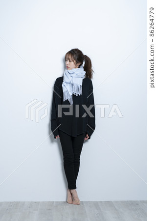 冬季時尚的女性 冬季時尚的女性 86264779