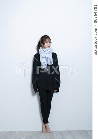 Women in winter fashion 86264781
