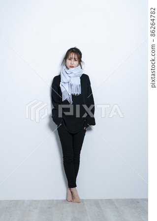 Women in winter fashion 86264782