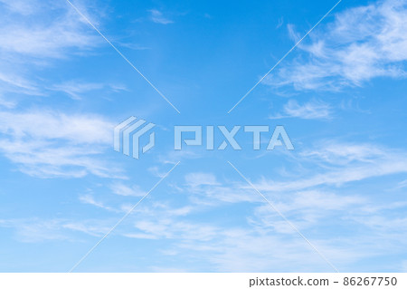 Blue sky / white clouds 86267750