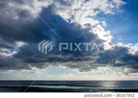Cloudy seascape view from a beach at sunset Cloudy seascape view from a beach at sunset 86267952