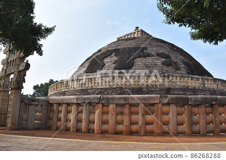 Stupa No 1, East Gateway Torana and Stupa, The Great Stupa, World Heritage Site, Sanchi, Madhya Pradesh, India. 86268288
