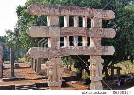 Stupa No 1, South Gateway. Rear Architrave and lion capitals on pillars. Broken Asoka pillar also seen in. background. The Great Stupa, World Heritage Site, Sanchi, Madhya Pradesh, India. Stupa No 1, South Gateway. Rear Architrave and lion capitals on pillars. Broken Asoka pillar also seen in. background. The Great Stupa, World Heritage Site, Sanchi, Madhya Pradesh, India. 86268334