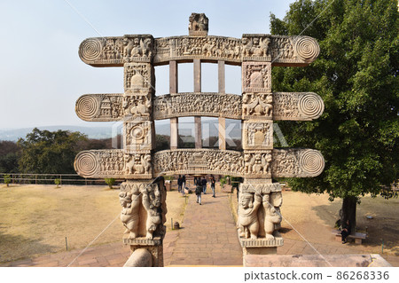 Stupa No 1, West Gateway. Rear view of Architraves and dwarfs holding pillars The Great Stupa, World Heritage Site, Sanchi, Madhya Pradesh, India. Stupa No 1, West Gateway. Rear view of Architraves and dwarfs holding pillars The Great Stupa, World Heritage Site, Sanchi, Madhya Pradesh, India. 86268336