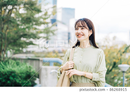  Casual business woman 86268915