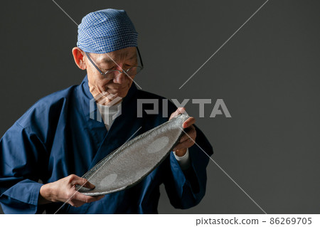 Ceramic artist, craftsman, male, senior Ceramic artist, craftsman, male, senior 86269705