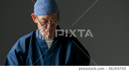 Ceramic artist, craftsman, male, senior 86269708