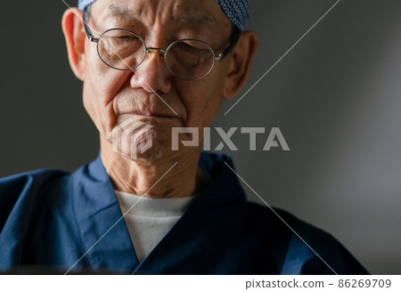 Ceramic artist, craftsman, male, senior Ceramic artist, craftsman, male, senior 86269709