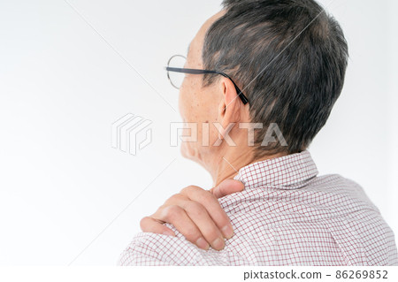 老人肩膀酸辣辣 老人肩膀酸辣辣 86269852