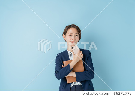 Business woman middle woman Business woman middle woman 86271773